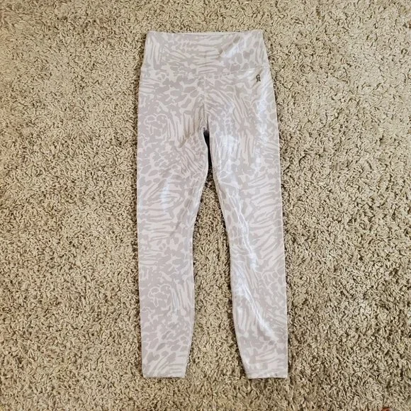 GOOD AMERICAN | Icy Snow Leopard Foil Crop Athletic Yoga Leggings (Size S / 2) - Picture 3 of 8